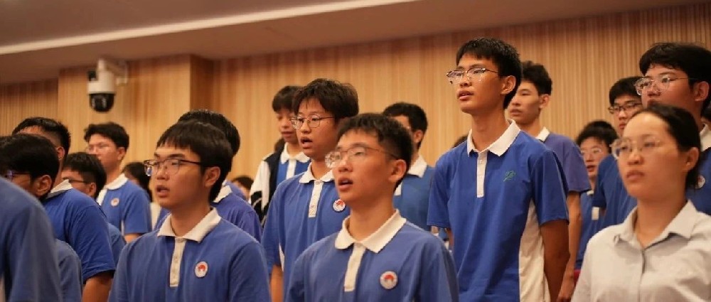 晟才拍了拍你说“终于等到你”！快来看看24级新生报到现场～
